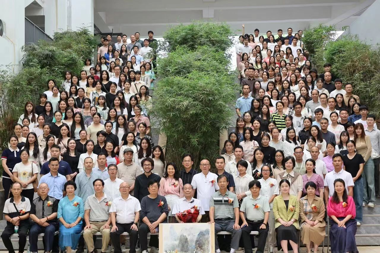 桂平市中小学美术教师水彩画专题培训活动暨大藤峡水彩画社成立仪式在我校顺利举行